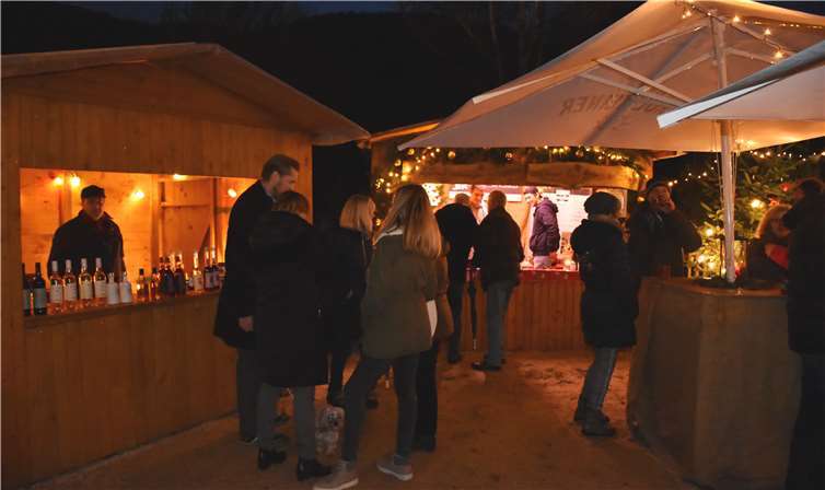 Im Garten an der Alten Schmiedewaren ebenfalls Stände errichtet worden.