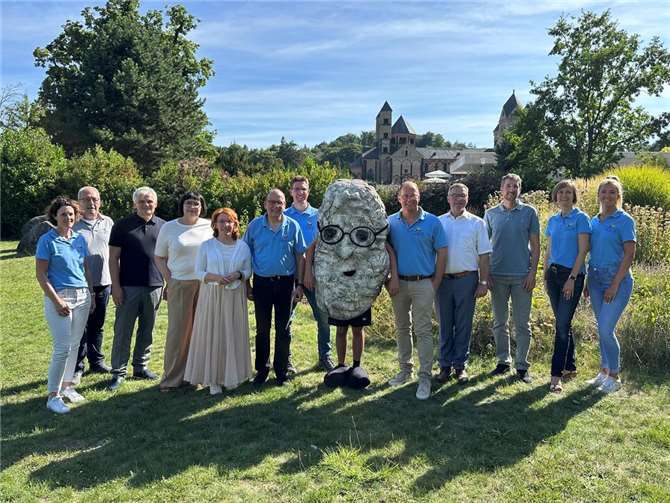 Im Garten des Seehotels Maria Laach fand ein kleiner Empfang anlässlich des 10. Geburtstags des Zweckverbands der Ferienregion Laacher See statt.  Foto: Stefan Pauly/VG-Verwaltung Mendig