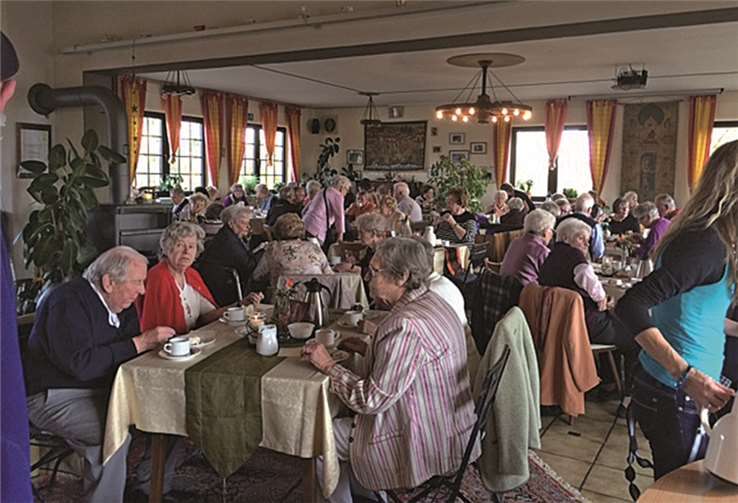Im Gasthaus „Zur Burg Bischofstein“ wurde bei Kaffee und leckerem Kuchen ein Zwischenstopp eingelegt. privat