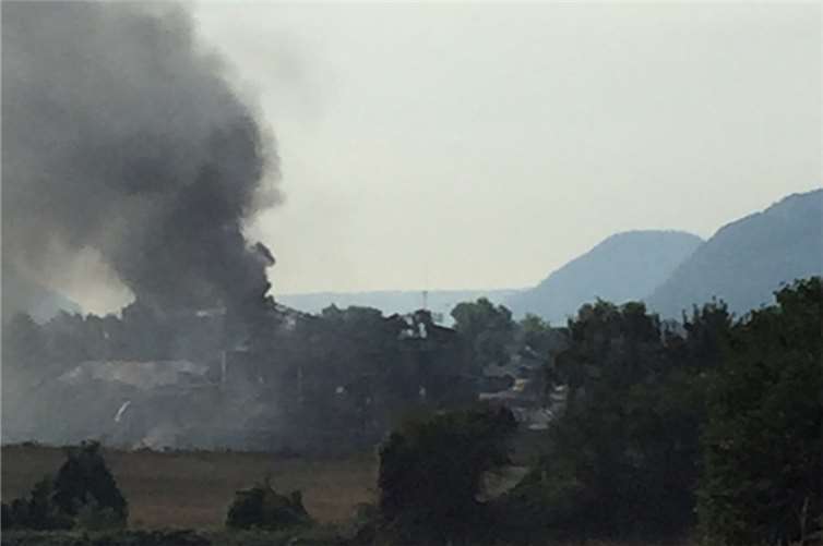 Im Gebiet der Goldenen Meile in Bad Breisig brennt offensichtlich ein Silo. Weitere Informationen folgen.