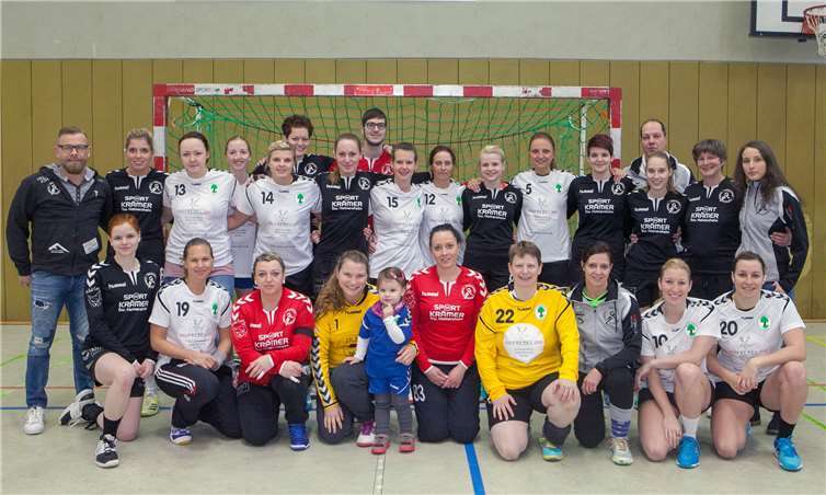 Im Gedenken an ihre frühere Mitspielerin Daniela Waberzeck † trugen die Damen der SG Ollheim-Straßfeld und der TuS Königsdorf ein Freundschaftsspiel aus, das 36:27 endete. JOST
