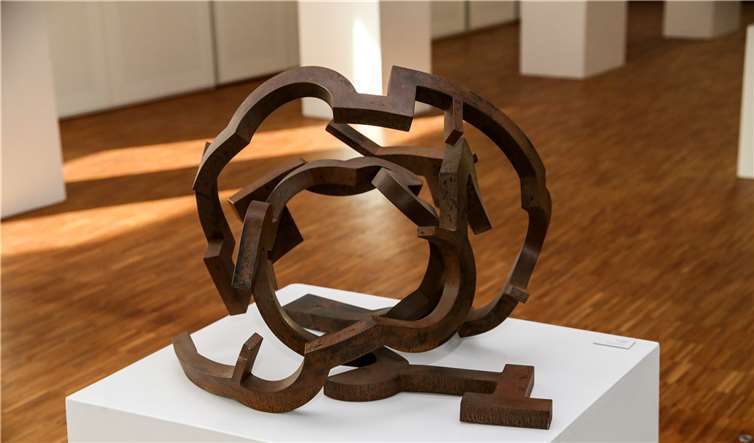 Im Gemeindehaus waren die Stahlskulpturen von Rheinhard G. Puch zu bestaunen, die trotz des schweren Materials leicht und grazil schienen.