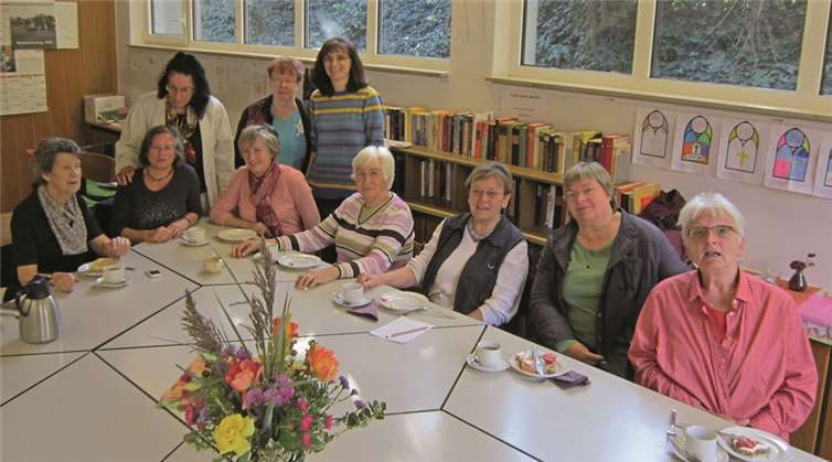Im Gemeindesaal der evangelischen Kirchengemeinde Burgbrohl stärkten sich die Frauen bei einem guten Frühstück und unterhielten sich angeregt.privat