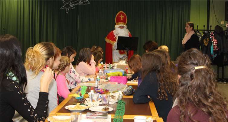 Im Gepäck hatte der Nikolaus eine besinnliche Geschichte und viele nette Worte für die Kinder und Jugendlichen.privat