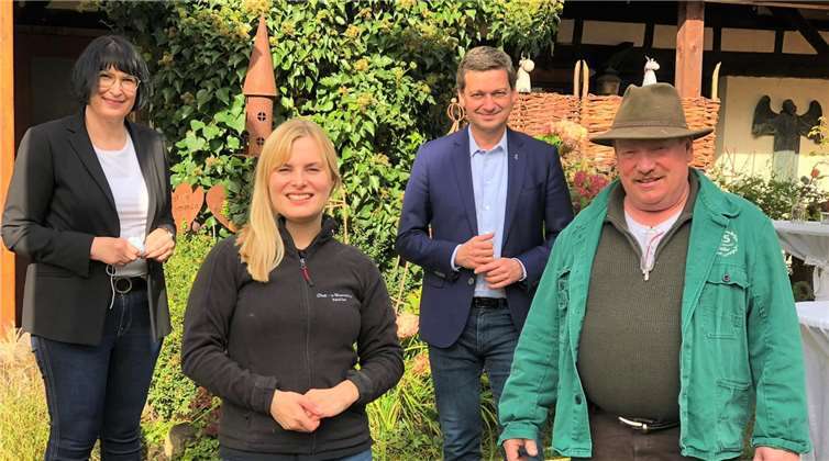 Im Gespräch: Anette Moesta (v.li.n.re.), Maria Müller, Christian Baldauf MdL und Thomas Müller. Foto: privat