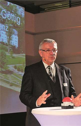 Im Gespräch bleiben, miteinander ins Gespräch kommen, das sei der Sinn dieses Empfangs, sagte Oberbürgermeister Prof. Dr. Joachim Hofmann-Göttig.