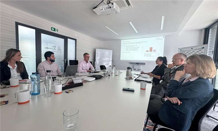 Im Gespräch mit dem Direktor der Niederlassung West der Autobahn GmbH des Bundes, Markus Gerhards, und dem Leiter der integrierten Außenstelle Montabaur, Uwe Schminke, standen insbesondere Infrastrukturmaßnahmen im Fokus, die den Westerwaldkreis und Rheinland-Pfalz betreffen.. Foto: Marcel Willig