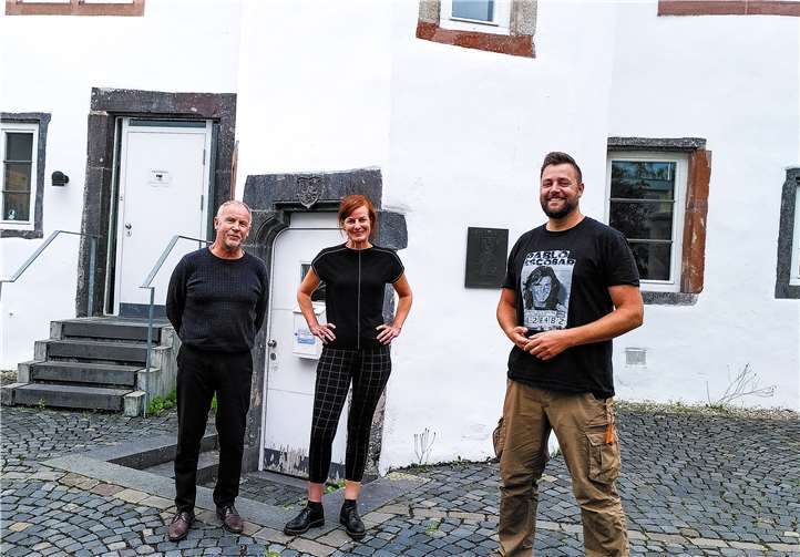 Ein Blick hinter die Kulissen Im Gespräch mit der Intendanz der Städtischen Bühne, Ulrike Krapp und Friedhelm Hahn. Fotos: privat
