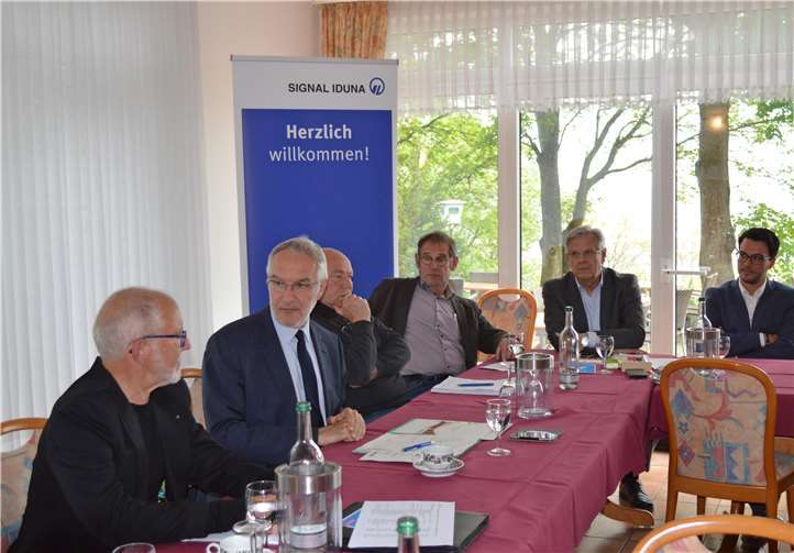 Im Gespräch mit der Straßenbauer-Innung Koblenz: Bert Flöck (2.v.l.), Koblenzer Baudezernent