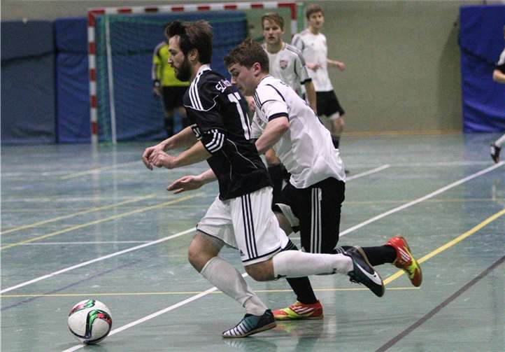 Im Gleichschritt zum Ball.