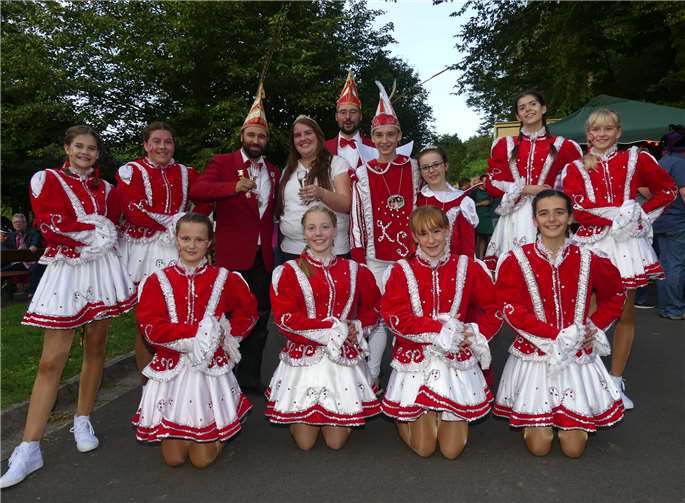 Im Grüngürtel der Mesenicher Weinberge fand die Proklamation des neuen Mesenicher Prinzenpaares statt. Fotos: TE