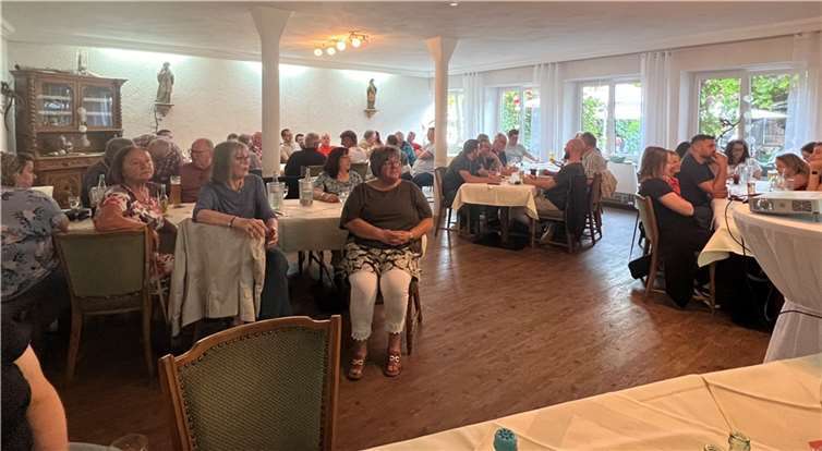 Im Gutshof Hotel Arosa widmeten die Karnevalisten sich ihrer Vereinsarbeit.  Foto: GOK