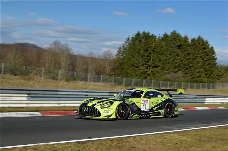 Im Haifischbecken der werksunterstützten GT3 Teams sicherte sich die Besatzung des Mercedes-AMG GT3 von Schnitzelalm Racing einen für viele überraschend dritten Gesamtrang.
