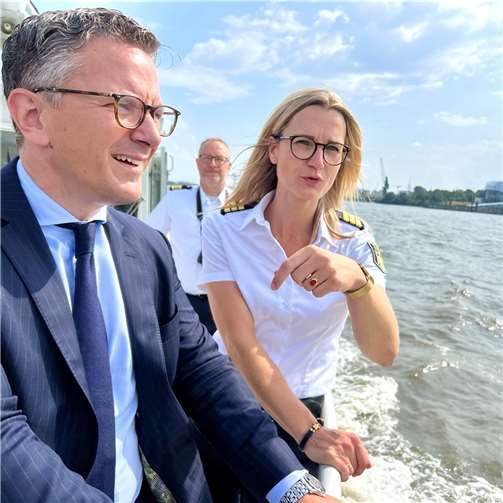 Im Hamburger Hafen nahm Thorsten Rudolph auch an einer Zoll-Kontrollfahrt teil. Foto: privat