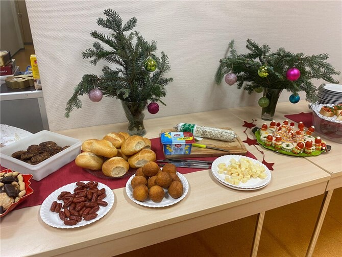 Im Haus der Familie in der Stadthausgalerie wird am Dienstag, 02. Dezember 2025 von 16 bis 18 Uhr das nächste Treffen des Trauercafés stattfinden. Foto: Kath. Familienbildungsstätte Andernach e.V.