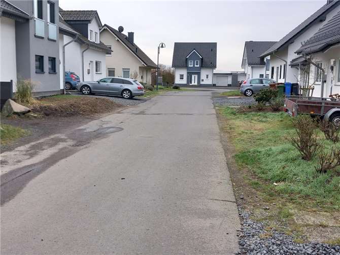 Im Haushalt 2025 sind Straßenbaumaßnahme in der Deichstraße und im Neubaugebiet Torney budgetiert.