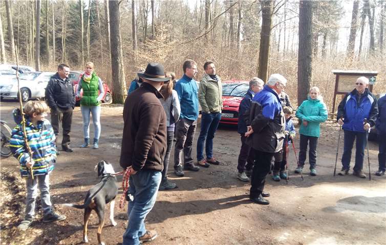 Im Heimbacher Wald machten sich die Pilger der Engerser Kolpingsfamilie auf den Weg nach Hausenborn.  privat