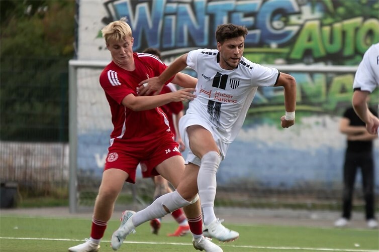 Im Heimspiel gegen die SG Feldkirchen/Hüllenberg siegte die 1. Mannschaft hochverdient mit 4:1. 
