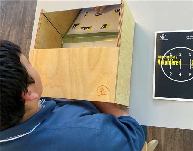 Im Heinrich-Haus Seniorenzentrum konnten Besucherinnen und Besucher vergangene Woche in einem Demenzparcours die kognitiven und motorischen Einschränkungen einer Demenzerkrankung nachempfinden.  Foto: Heinrich-Haus gGmbH