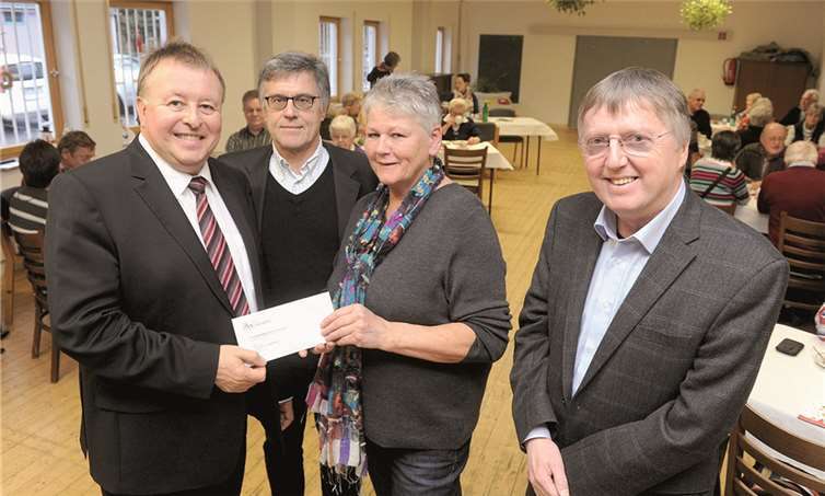 Im Hennes-Schneider-Haus der Arbeiterwohlfahrt Sinzig, das nach und nach saniert wird (v.li.): Dr. Jürgen Pföhler, Wolfgang Kroeger, Wiltrud Post und Ingo Terschanski. privat