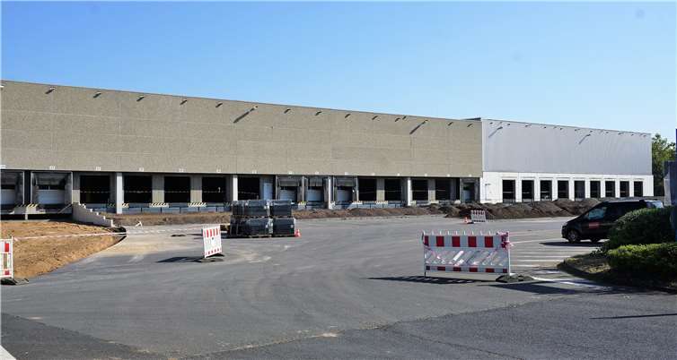 Im Herbst geht das Amazon Logistikzentrum an den Start. Dabei werden 120 Arbeitsplätze geschaffen. Foto: FF