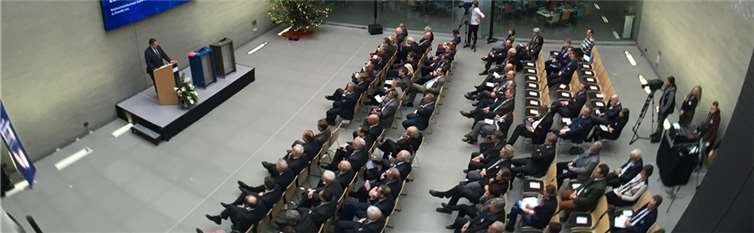 Im Herzen der Wirtschaft fand die Auftaktveranstaltung zu bundesweiten Regionalkonferenzen „Zukunft Mittelstand - Der Bundeswirtschaftsminister im Dialog“ bei der Handwerkskammer (HwK) Koblenz statt: Das Berufsbildungszentrum für Ernährungs- und Gesundheitsberufe bot mit seiner Nähe zum Handwerk und als Veranstaltungsort ideale Rahmenbedingungen.