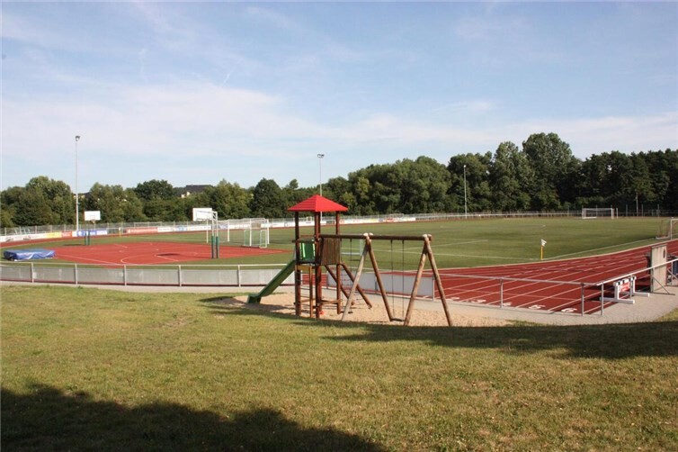 Im Heubachstadion wird die Spielfläche sowie die Laufbahn saniert.  Foto:Rolf Hans
