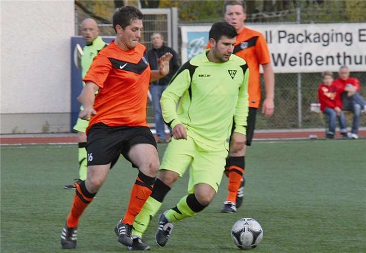 Im Hinspiel war der BSV Weißenthurm (Gelbes Trikot) nicht zu stoppen und siegte mit 4:0 über die Reinhardtself. TH