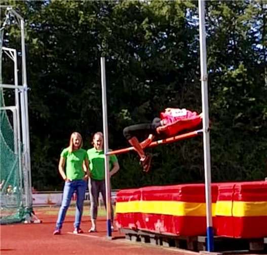 Im Hochsprung konnte die junge Athletin sogar mit den Jungen mithalten