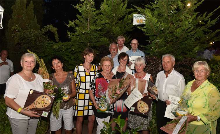 Im Hotel Giffels Goldener Anker wurden langjährige Teilnehmerinnen und Teilnehmer der „Tennis Classics“ geehrt. Fotos: -DU-