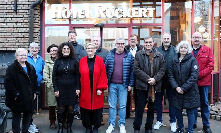 Im Hotel Rückert in Nistertal wurde den Exkursionsteilnehmenden das zukunftsweisende Mehrgenerationenprojekt „Dorfmitte“ vorgestellt.  Fotos: Uli Schmidt