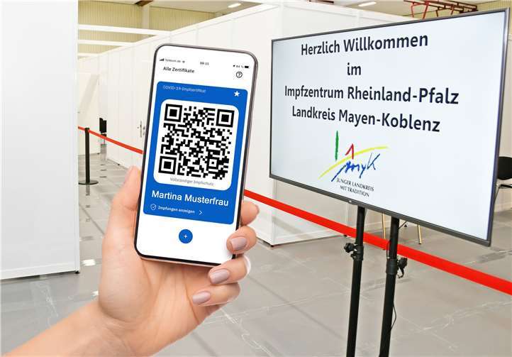 Im Impfzentrum Polch erhalten Impflinge ab sofort ein Impfzertifikat samt QR-Code mit dem sie ihren Impfnachweis auf dem Smartphone digitalisieren und somit stets unkompliziert mit sich führen können.Foto: Kreisverwaltung/Morcinek