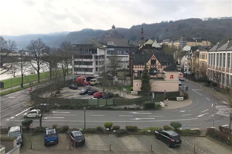 Im Innenhof der Kreisverwaltung ist eine CORONA-Teststation aufgebaut worden. Die Anfahrt erfolgt über den Parkplatz davor. Fotos: TE