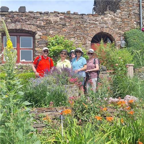 Im Innenhof von Burg Thurant.  Foto: Eifelverein Remagen / Helmut Krämer