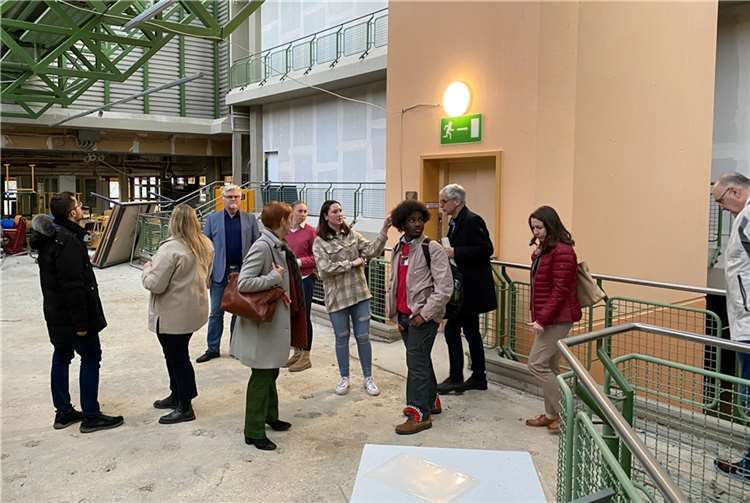 Im Inneren des Schulgebäudes gibt es auch noch viel zu tun.  Foto: Steffen Langner
