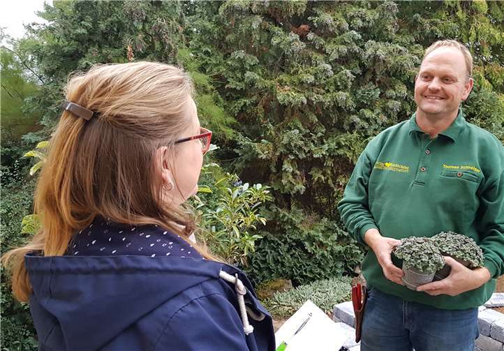 Im Interview mit unserer Blick-Reporterin betonte Thomas Schneider, dass auch der Garten- und Blumenschmuckwettbewerb Anreize für die Anlegung von bienenfreundlichen Gärten geben möchte. Fotos: KH