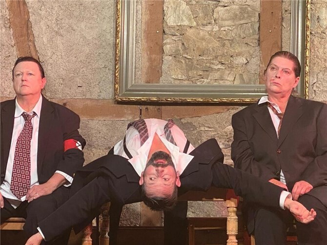 Im Jugend-, Kultur- und Bürgerzentrum „Zweite Heimat“, in Höhr-Grenzhausen erwartet die Zuschauer ein berauschendes Theatererlebnis.