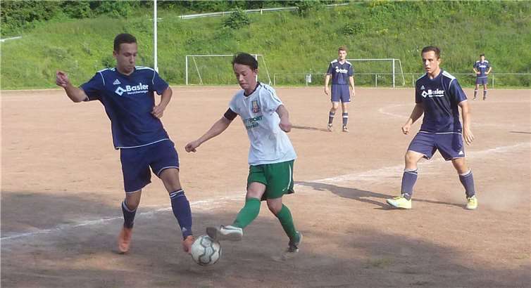 Im Kampf mit dem Aufstiegsfavoriten aus Oppenhausen.