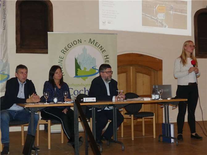 Im Kapuzinerkloster fand die Auftaktveranstaltung zur Erstellung eines Hochwasser- und Starkregen-Vorsorgekonzeptes mit der Fachingenieurin Dr. Sonja Eichentopf (re.) statt. Mit dabei Udo Bukschat, Anja Westhöfer und BM Wolfgang Lambertz. Fotos: TE