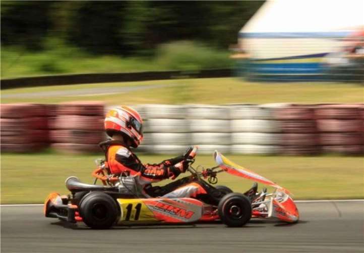 Im Kart mit der Startnummer 11: Jannik Noah Vogel.