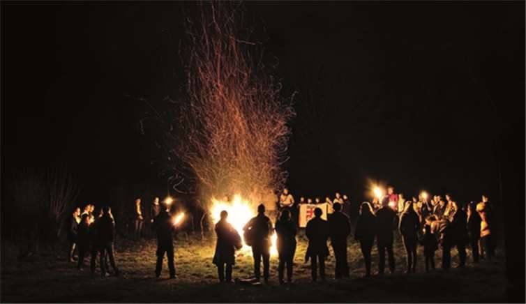 Im Kerpestal wurde das große Feuer entzündet. privat