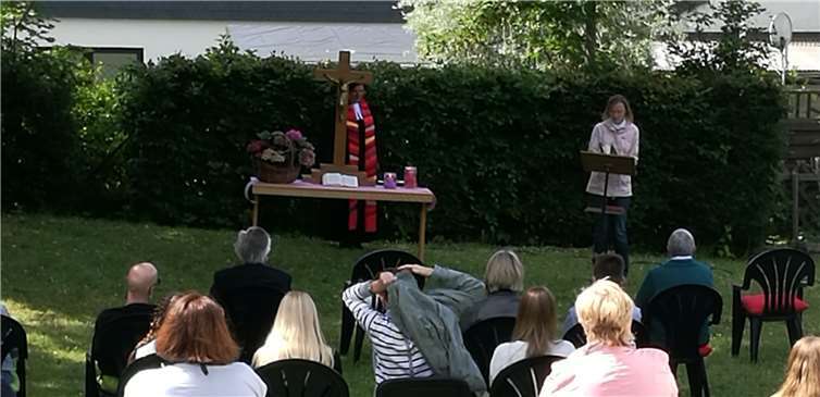 Im Kirchgarten in Adenau findet wieder ein Gottesdienst statt. Foto: privat