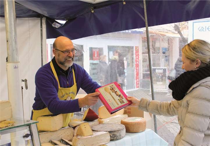 Im Kochbuch vom Neuwieder Wochenmarkt gibt es zahlreiche Lieblingsrezepte zum Nachkochen. Privat