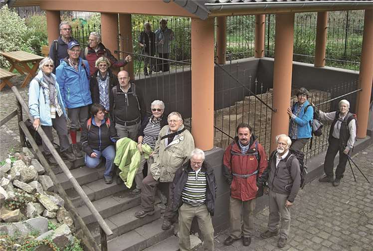 Im Königsfelder Tal konnte eine antike Brunnenstube besichtigt werden. privat