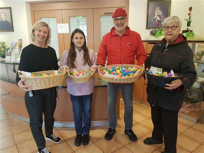 Im Körbchen: liebevoll verpackte AWO-Eier, im Herzen: eine ordentliche Portion Fröhlichkeit. Foto: AWO Polch