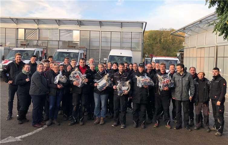 Im Kreis der „Betriebsfamilie“ ehrte Firmenchef Ralf Wershofen langjährige Mitarbeiter. Foto: privat