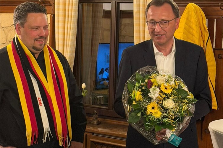 Im Kreis der Freunde und Unterstützer der CDU feierten Philip Rünz und Andreas Birtel ihre Wahlsieger Wahlsieg. 