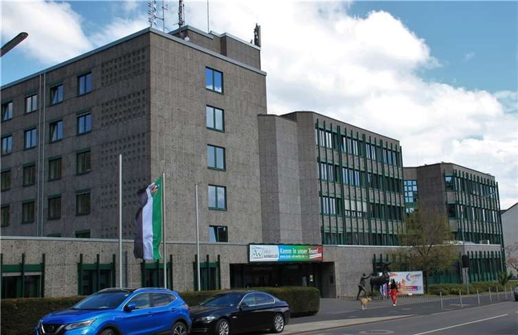 Im Kreishaus an der Ahrweiler Wilhelmstraße laufen die Fäden der Politik an Rhein und Ahr zusammen.  Foto: GS