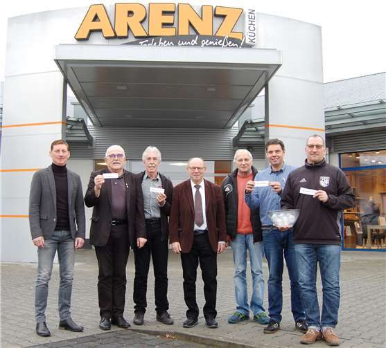 Im Küchenstudio Arenz in Mayen wurden die Gruppen für die beiden Turniere am Samstag und Sonntag, 20. und 21. Januar, ausgelost. - SK -