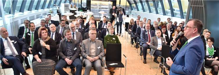 Im Kuppelsaal des Montabaurer Schlosses hieß Vorstandsbeauftragter Udo Hoffmann etwa 70 Gäste willkommen.